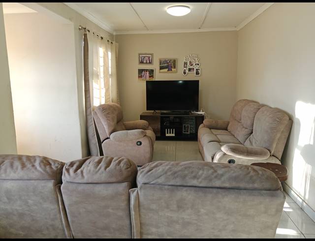 4 BEDROOM FREESTANDING FOR SALE IN NORTHDALE